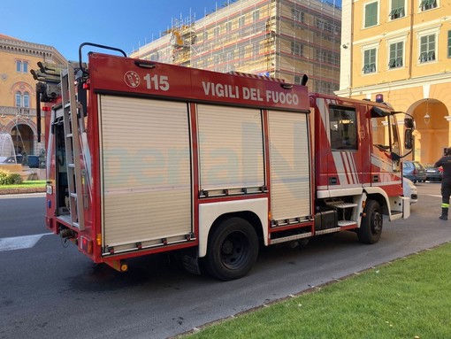 Imperia: fuga di gas in uno studio di via della Repubblica, intervento di Vigili del Fuoco e Polizia Locale (Foto)