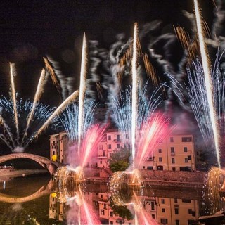 Conto alla rovescia per lo spettacolo pirotecnico musicale sulla storia tra Dolceacqua e Monaco