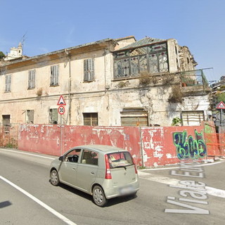 Il fabbricato oggetto dell'ordinanza (Foto Street View)