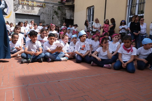 Imperia: festa di fine anno per la scuola Primaria di piazza Mameli con l'Assessore Laura Gandolfo