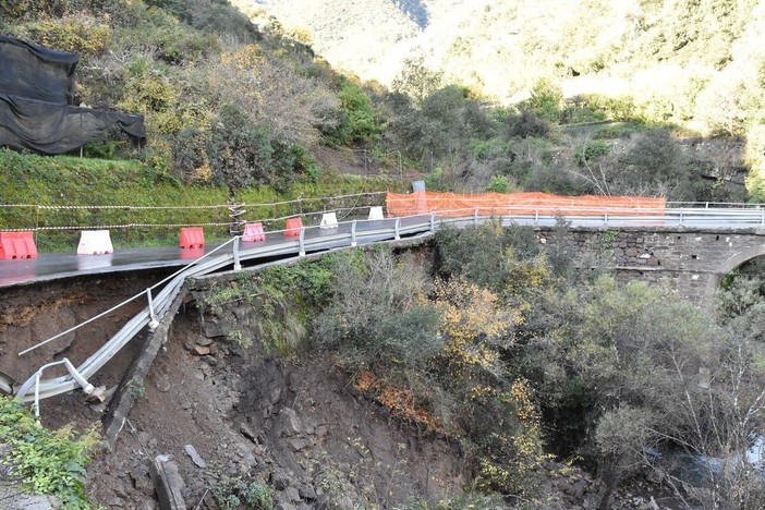 La frana che ha isolato Rocchetta Nervina