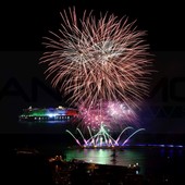 I fuochi d'artificio che danno il via alla settimana del Festival di Sanremo