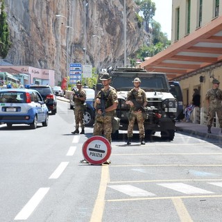 Ventimiglia: Salvini chiede a Macron di aprire il confine, Di Muro &quot;E' un'ipocrisia tutta francese&quot; (Video)