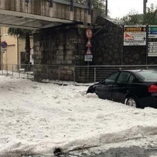 L'imperiese sotto una serie di temporali e precipitazioni: guardate che grandinata ad Alassio (Foto e Video)