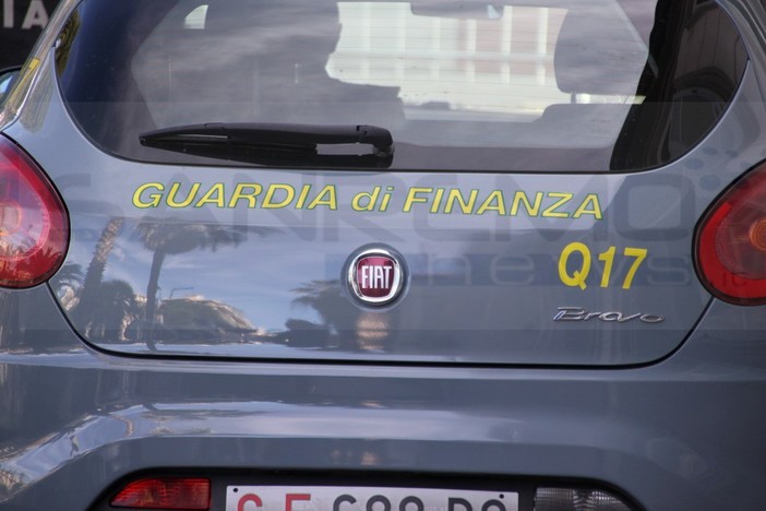 Ventimiglia: la Guardia di Finanza sequestra 250 articoli tra indumenti, calzature e bigiotteria
