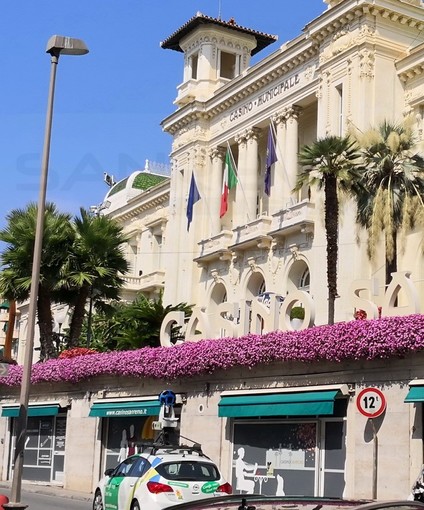 Sanremo: la 'Google Car' in giro per la città per aggiornare 'Maps', eccola di fronte al Casinò (Foto)