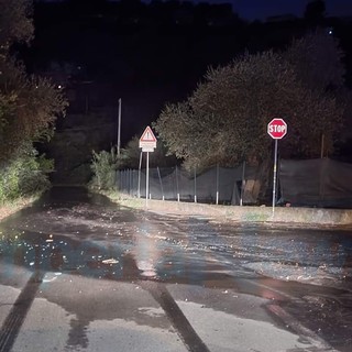 Imperia: nuova rottura di una tubazione nella zona di Montegrazie, altra perdita in strada Ciappa (Foto)