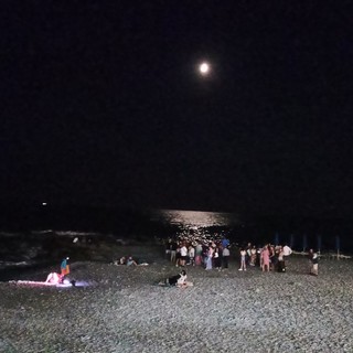 Bordighera, tutti in spiaggia per il Gran Tour del Cielo Stellato (Foto e video)
