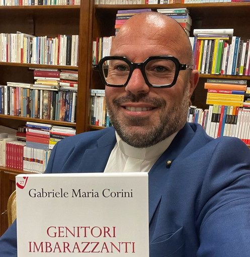 Diano Marina: don Gabriele Corini chiude l’estate letteraria di ‘Un mare di pagine’