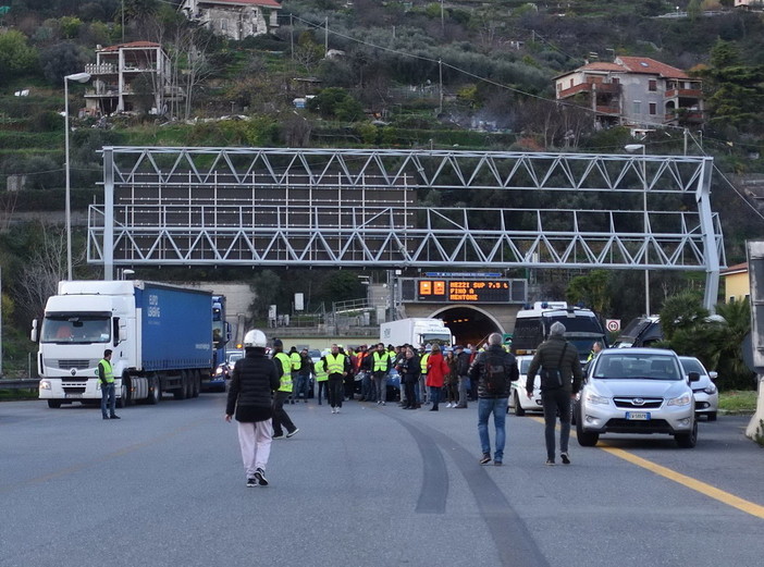 Domenica prossima prevista una nuova manifestazione dei 'gilet gialli' a Nizza: il Sindaco ne chiede il divieto