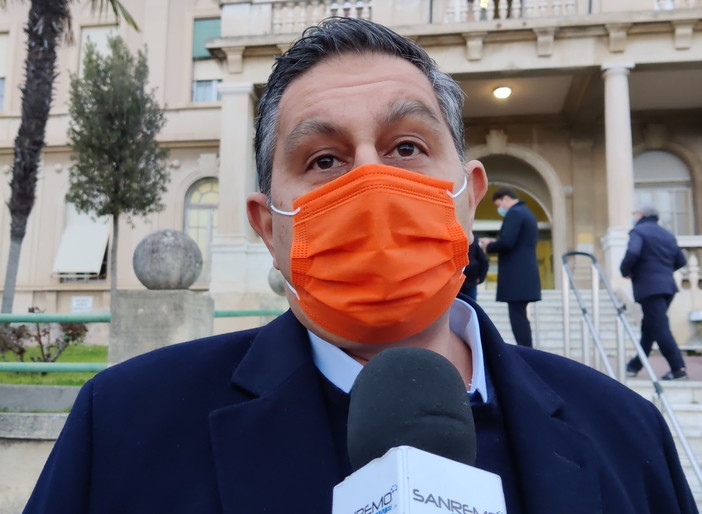 Il Presidente della Regione risponde alle proteste di bar e ristoranti &quot;Le curve ci dicono che c'è bisogno di contenimento&quot; (Video)