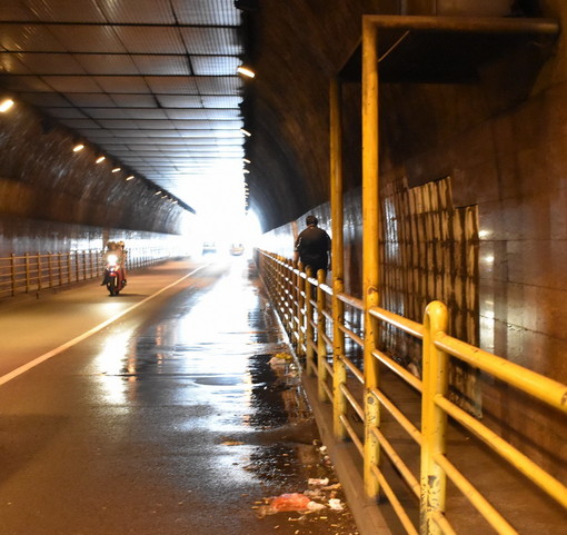 Sanremo: guasto ad una tubazione in galleria Francia, stasera i lavori. E domattina la rimozione delle piastrelle (Foto)