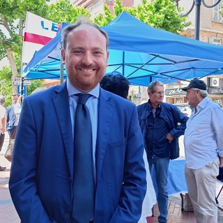 Gazebo di Flavio Di Muro a Ventimiglia: “Vogliamo mantenere un rapporto costante con tutta la cittadinanza&quot; (Foto e video)