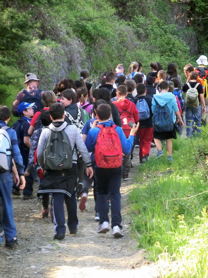 Con la collaborazione del CAI gita a Bajardo per l'Istituto Comprensivo 'Sanremo Levante'