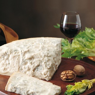 Bordighera, vino e gorgonzola: degustazione organolettica al ristorante La Reserve