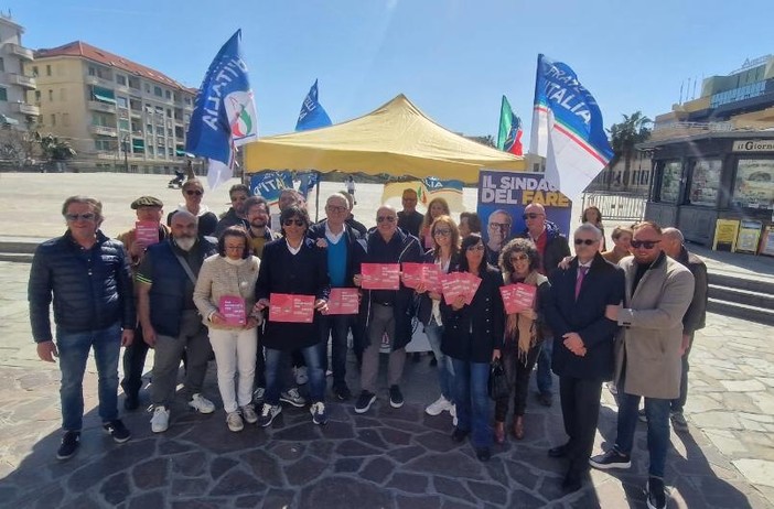 Sanremo: grande successo del gazebo di Fratelli d'Italia nel weekend in piazza Colombo