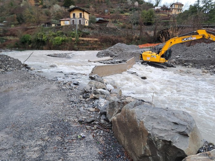 Molini di Triora: nuovamente distrutto il 'guado', residenti costretti a passare da Pigna o Vignai (Foto)