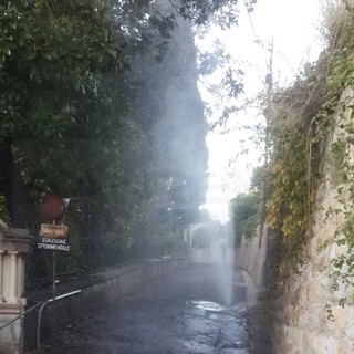 Sanremo: esplode un tubo dell'Amaie in corso Inglesi provoca un 'geyser' alto 4 metri (Foto)