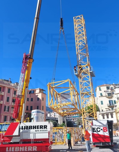 Sanremo: iniziata la costruzione della gru per il parcheggio di piazza Eroi, crono programma rispettato (Foto)