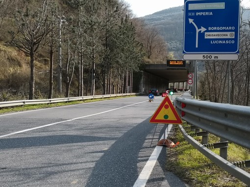 Statale 28: chiusura di corsia nella galleria San Lazzaro, vicino a località 'Cà degli Ormei' per rischio cedimento (Foto)