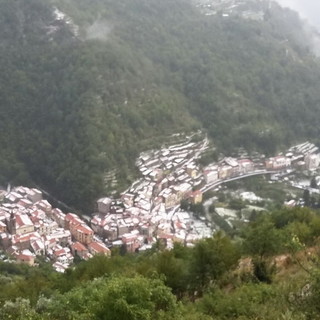 Molini in stile invernale imbiancata... di grandine