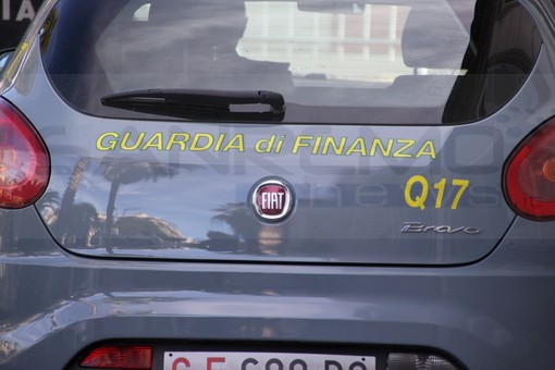 Ventimiglia: la Guardia di Finanza sequestra 250 articoli tra indumenti, calzature e bigiotteria