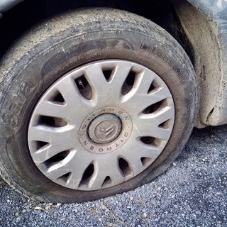 Imperia: gomme tagliate in un posteggio di Montegrazie, scatta la denuncia ai Carabinieri (Foto)