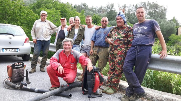 Giornata di sfalcio strada per gli abitanti di Costa Bacelega e Ranzo in collaborazione con la Pro Loco Ranzo (foto)