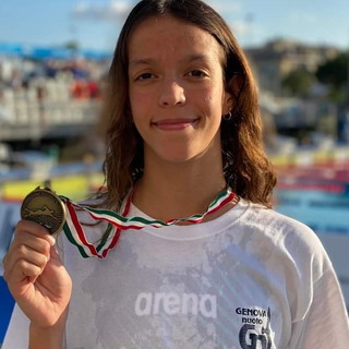 Nuoto: la ponentina Giulia Viacava brilla con il club del principato di Monaco ai campionati francesi