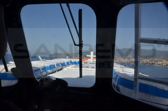 Ospedaletti: mare 'grosso' per tutta la giornata, barca a vela soccorsa dalla Guardia Costiera