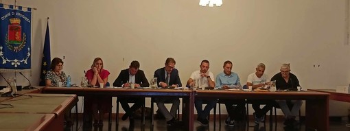 Consiglio comunale a Bordighera, corretto conferimento dei rifiuti: approvate integrazioni al regolamento di polizia urbana
