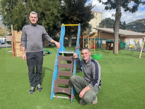 Taggia: dopo tanto attendere arrivati i nuovi giochi in legno alla scuola 'Rodari-Borghi' (Foto)