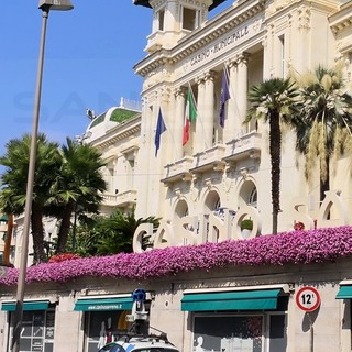 Sanremo: la 'Google Car' in giro per la città per aggiornare 'Maps', eccola di fronte al Casinò (Foto)