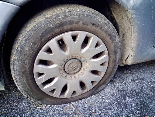 Imperia: gomme tagliate in un posteggio di Montegrazie, scatta la denuncia ai Carabinieri (Foto)