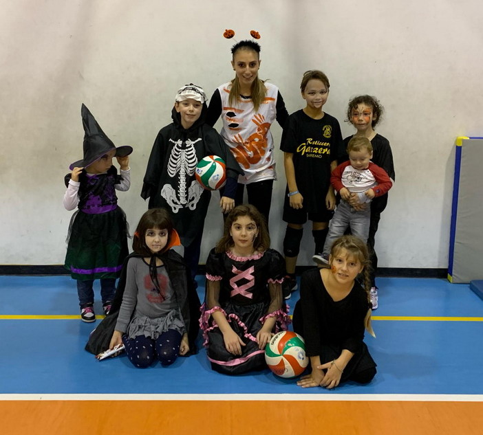 Sanremo: dolcetti e scherzetti ieri pomeriggio per i giovani atleti della Riviera Volley per Halloween