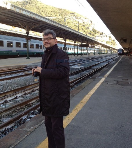 Hideaki Anno alla stazione di Ventimiglia