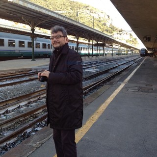 Hideaki Anno alla stazione di Ventimiglia