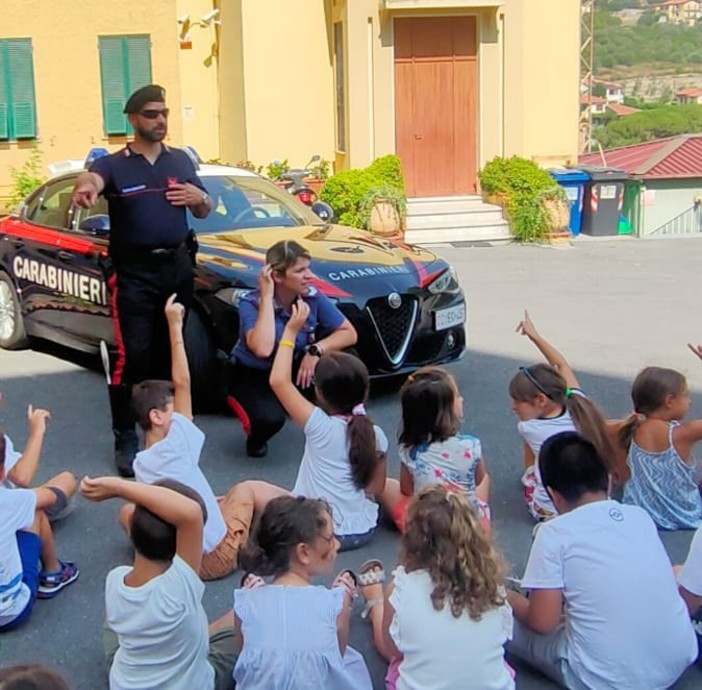 Imperia: incontro dei Carabinieri con gli alunni del Centro Estivo a NS della Misericordia