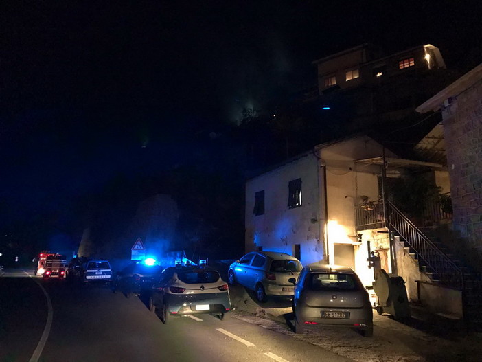 Ventimiglia: incendio ad un ricovero attrezzi in corso Limone Piemonte, intervento dei Vigili del Fuoco (Foto)