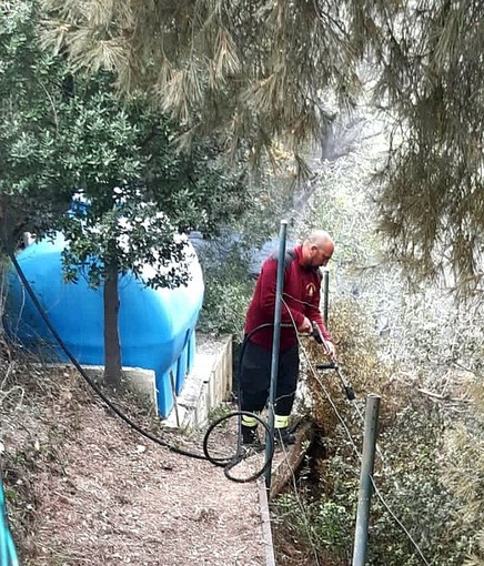 Sanremo: nuovo incendio nello stesso luogo di ieri a Bussana Vecchia, intervento di Vvf e Municipale (Foto)