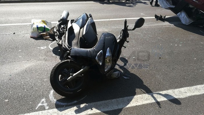 Ospedaletti: scivola sull'asfalto reso viscido dalla pioggia, 79enne gravemente ferito sull'Aurelia