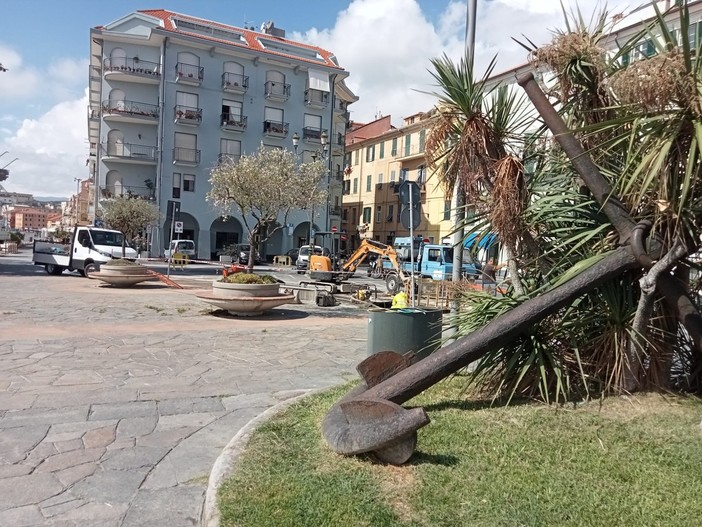 Imperia: doppia rottura del Roia 1, stop all'acqua sul lungomare Vespucci (foto)