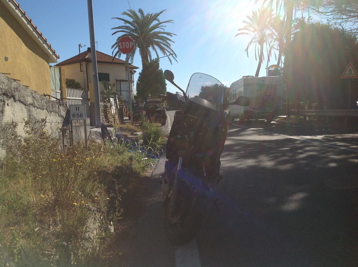 Aregai di Cipressa: scontro tra uno scooter ed un Ape Piaggio, 30enne portato in ospedale