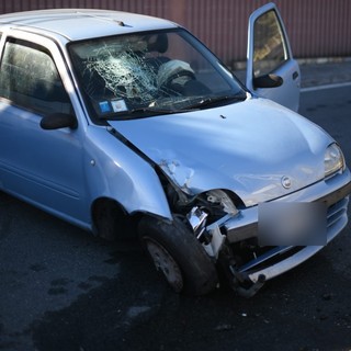 Sanremo: perde il controllo dell'auto e finisce contro il muro, due 80enni lievemente feriti