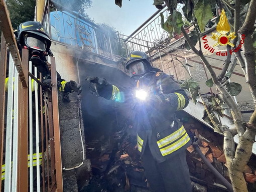 Sanremo: fuga di gas e incendio a una bombola in zona San Lorenzo, 91enne intossicato (Foto)
