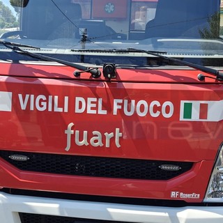 Riva Ligure: scontro tra due mezzi sull'Aurelia, conducenti incastrati e intervento dei Vigili del Fuoco
