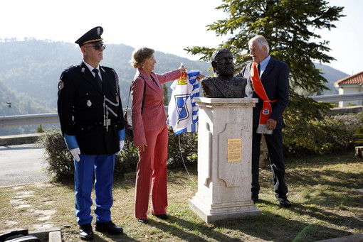 Seborga: inaugurato ieri alla presenza della Principessa Nina il busto per Giorgio I° (Foto)