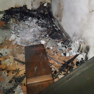 Ceriana: incendio stanotte in un appartamento del centro storico, nessun ferito ma danni ingenti (Foto)