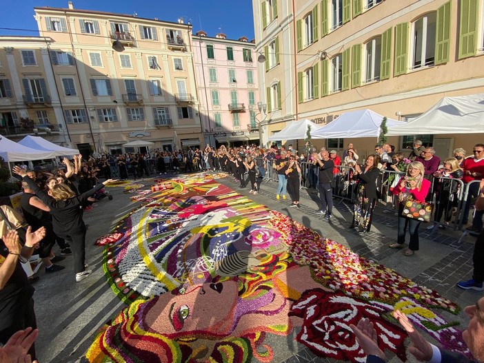 Infiorata in piazza Borea d'Olmo a Sanremo