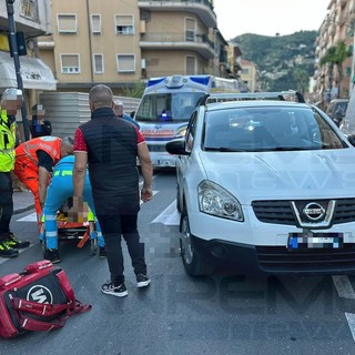 Vallecrosia: donna investita da un'auto sul passaggio pedonale di via Colonnello Aprosio, portata in ospedale (Foto)